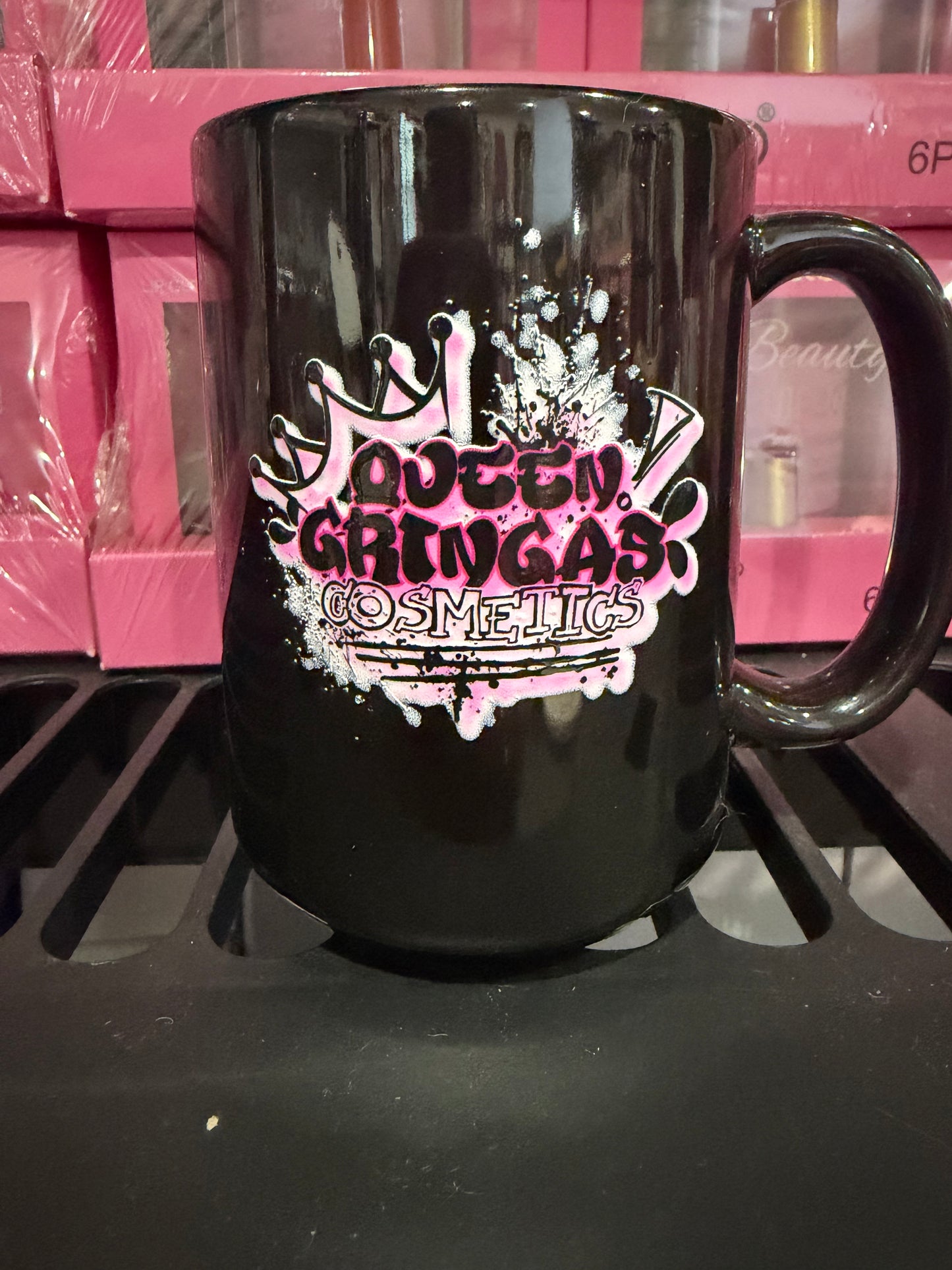 Queen gringas build a cup