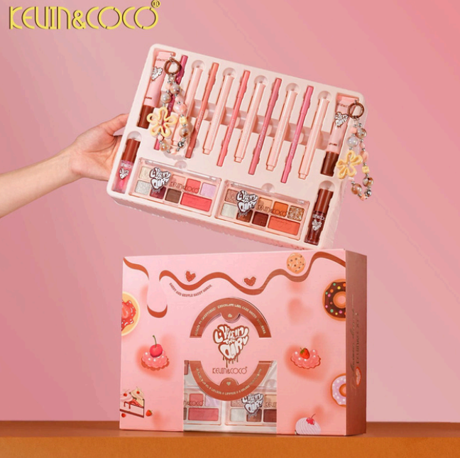 Love Is In The Air Makeup Gift Set – 16 Pieces