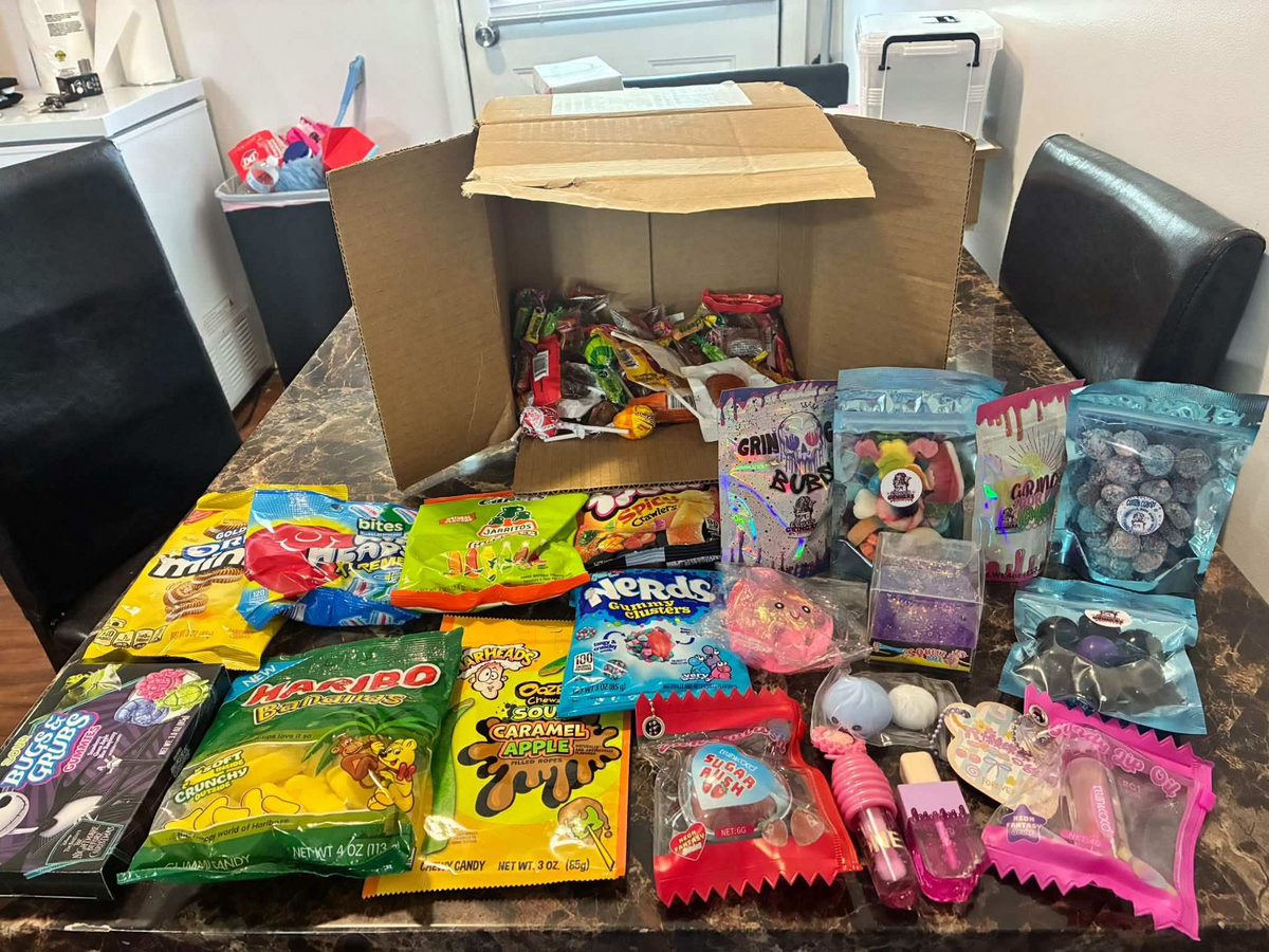 VARIETY CANDY DELUXE BOX | Mexican-American Candy Mix